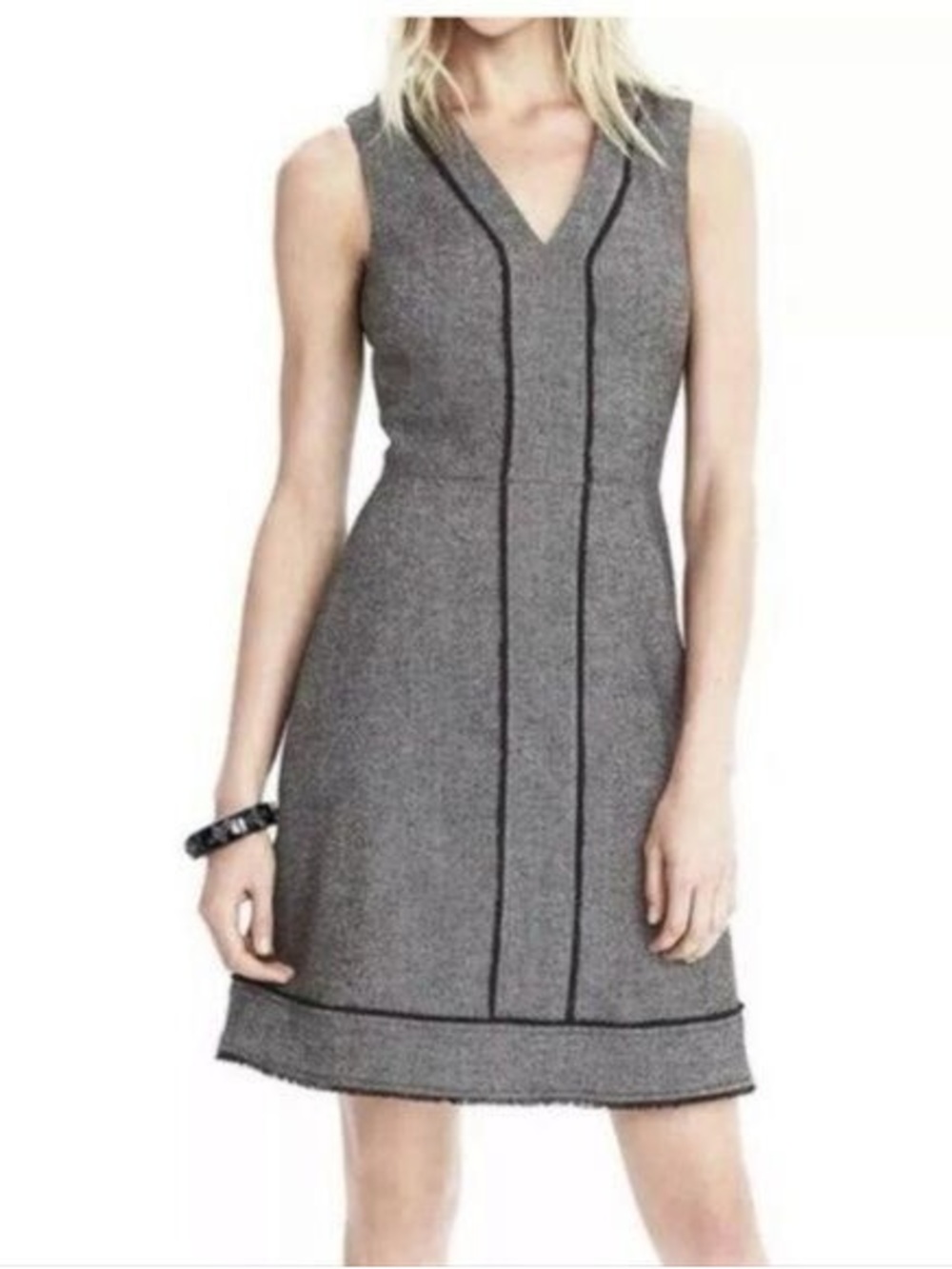 Banana Republic Grey
Herringbone Fringe Wool Blend
V Neck Dress Size 4